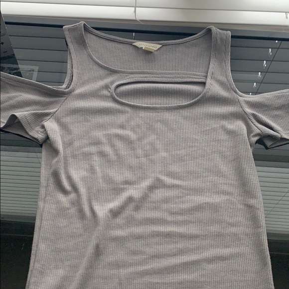 Gray top - Picture 2 of 4